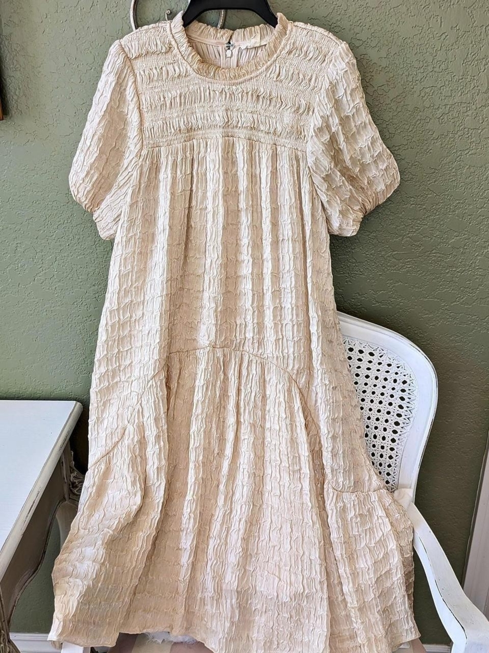 Women’s Cream Textured Short-Sleeve Dress